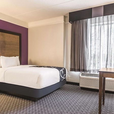La Quinta By Wyndham Alexandria Airport Hotel Ngoại thất bức ảnh