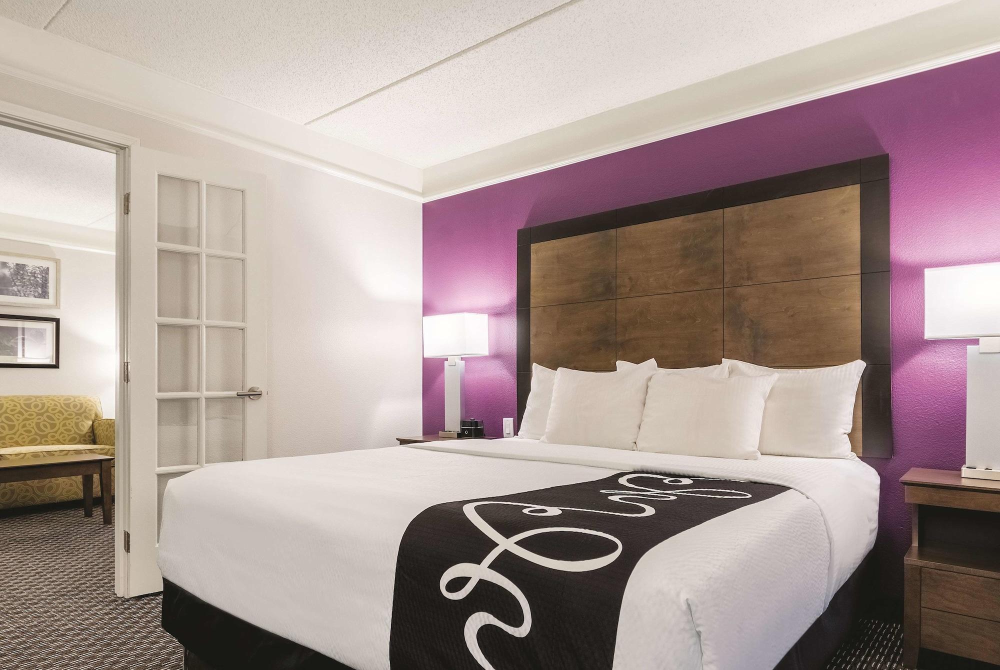 La Quinta By Wyndham Alexandria Airport Hotel Ngoại thất bức ảnh