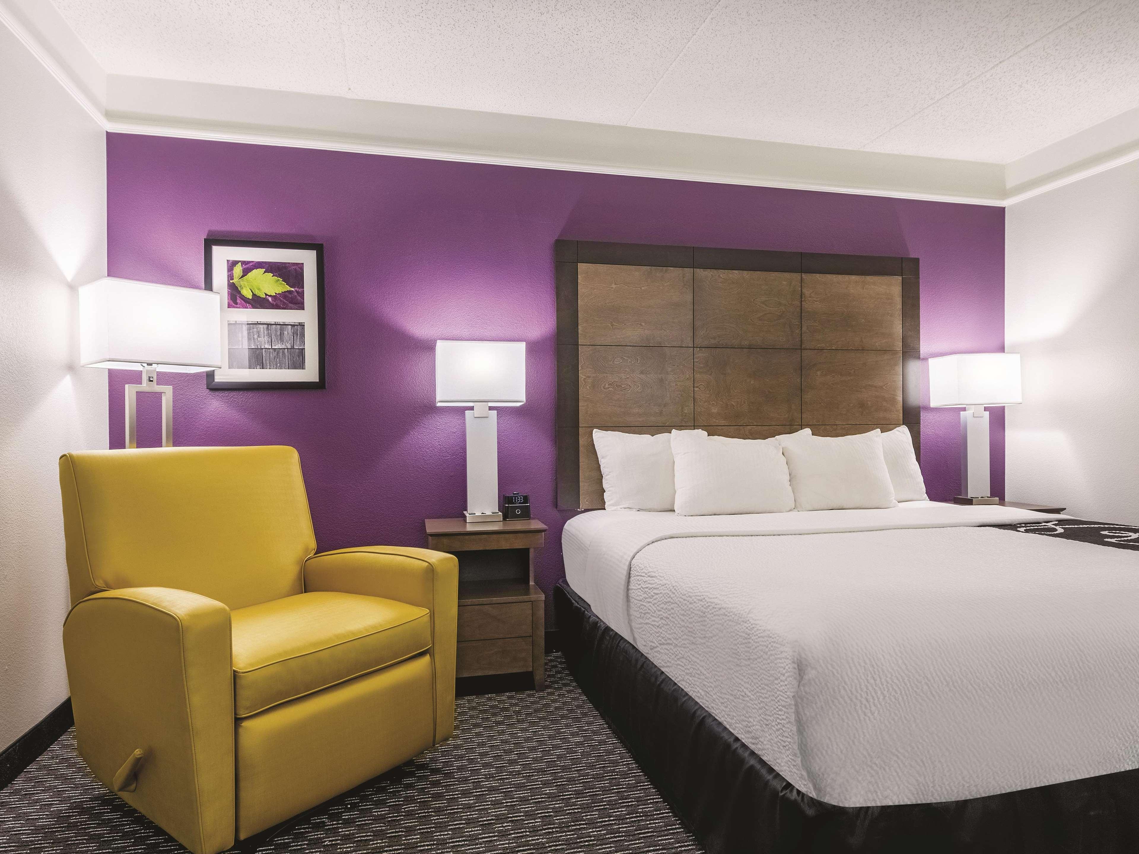 La Quinta By Wyndham Alexandria Airport Hotel Ngoại thất bức ảnh
