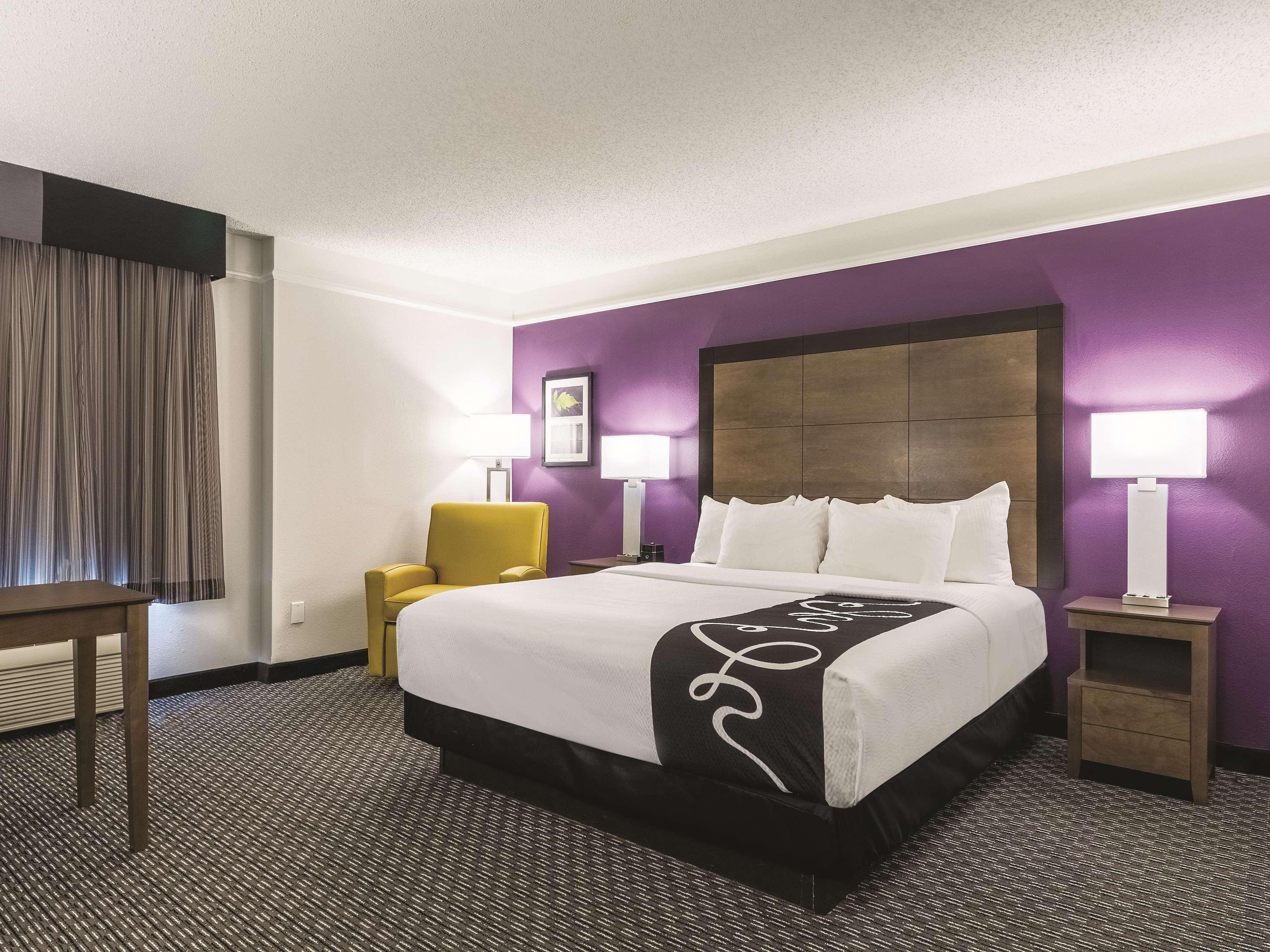 La Quinta By Wyndham Alexandria Airport Hotel Ngoại thất bức ảnh