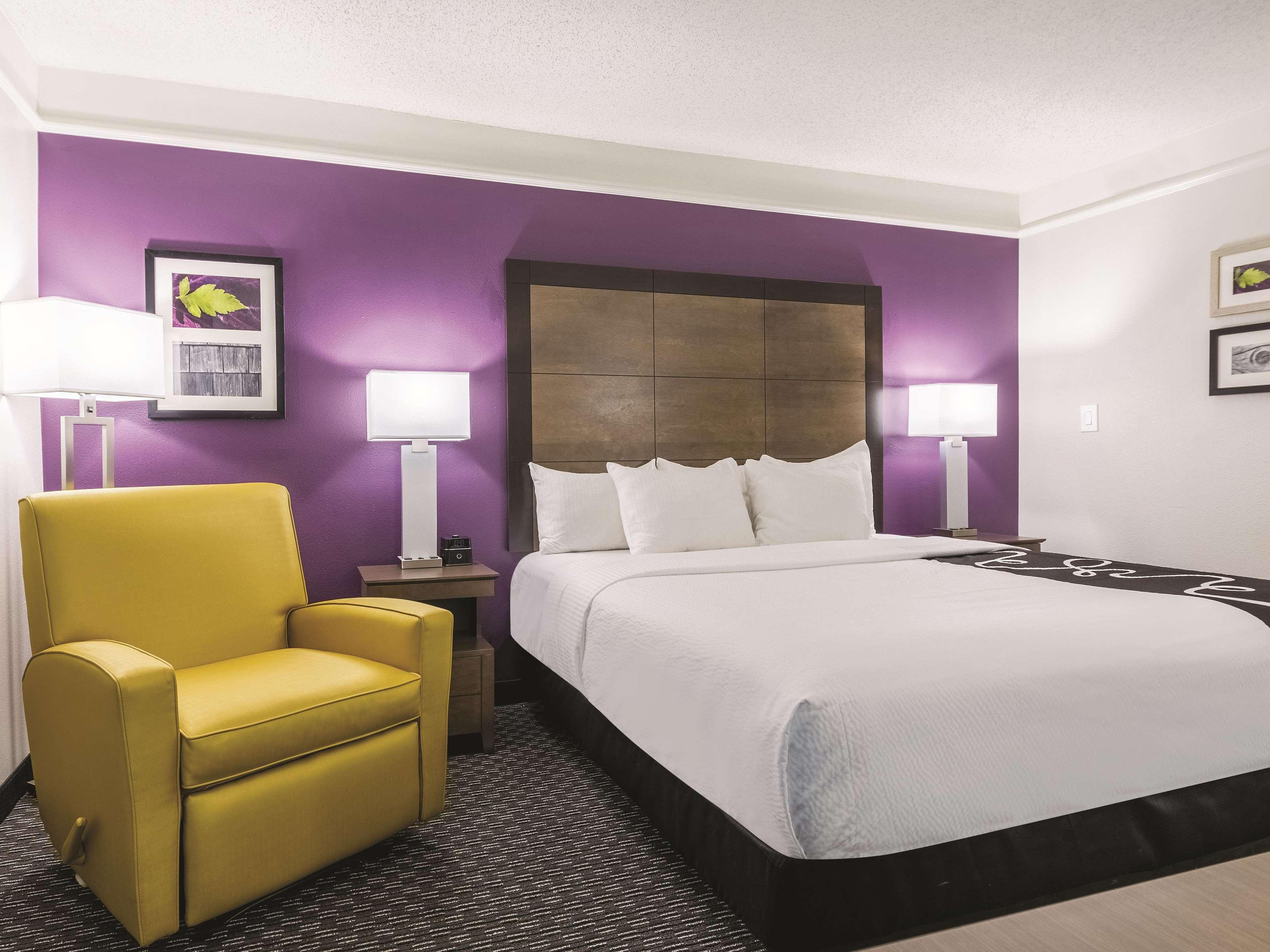 La Quinta By Wyndham Alexandria Airport Hotel Ngoại thất bức ảnh