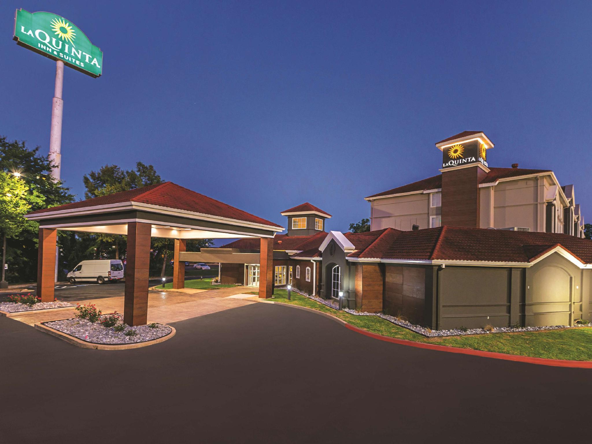 La Quinta By Wyndham Alexandria Airport Hotel Ngoại thất bức ảnh