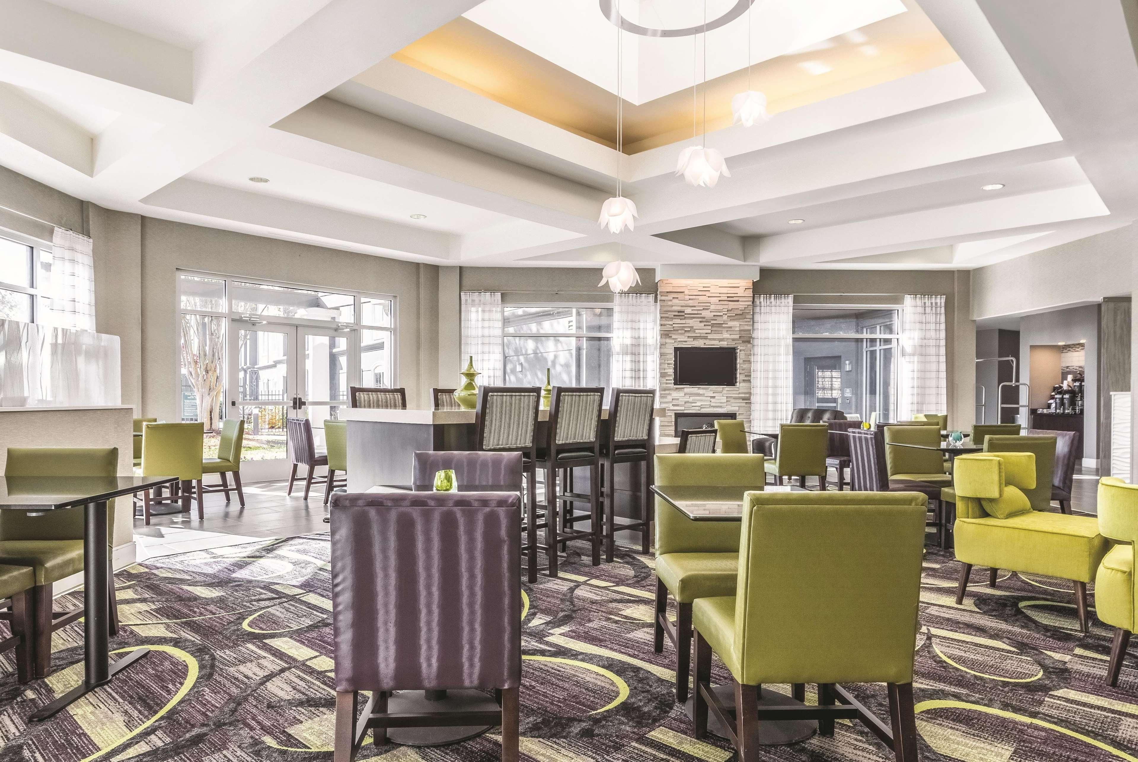 La Quinta By Wyndham Alexandria Airport Hotel Ngoại thất bức ảnh