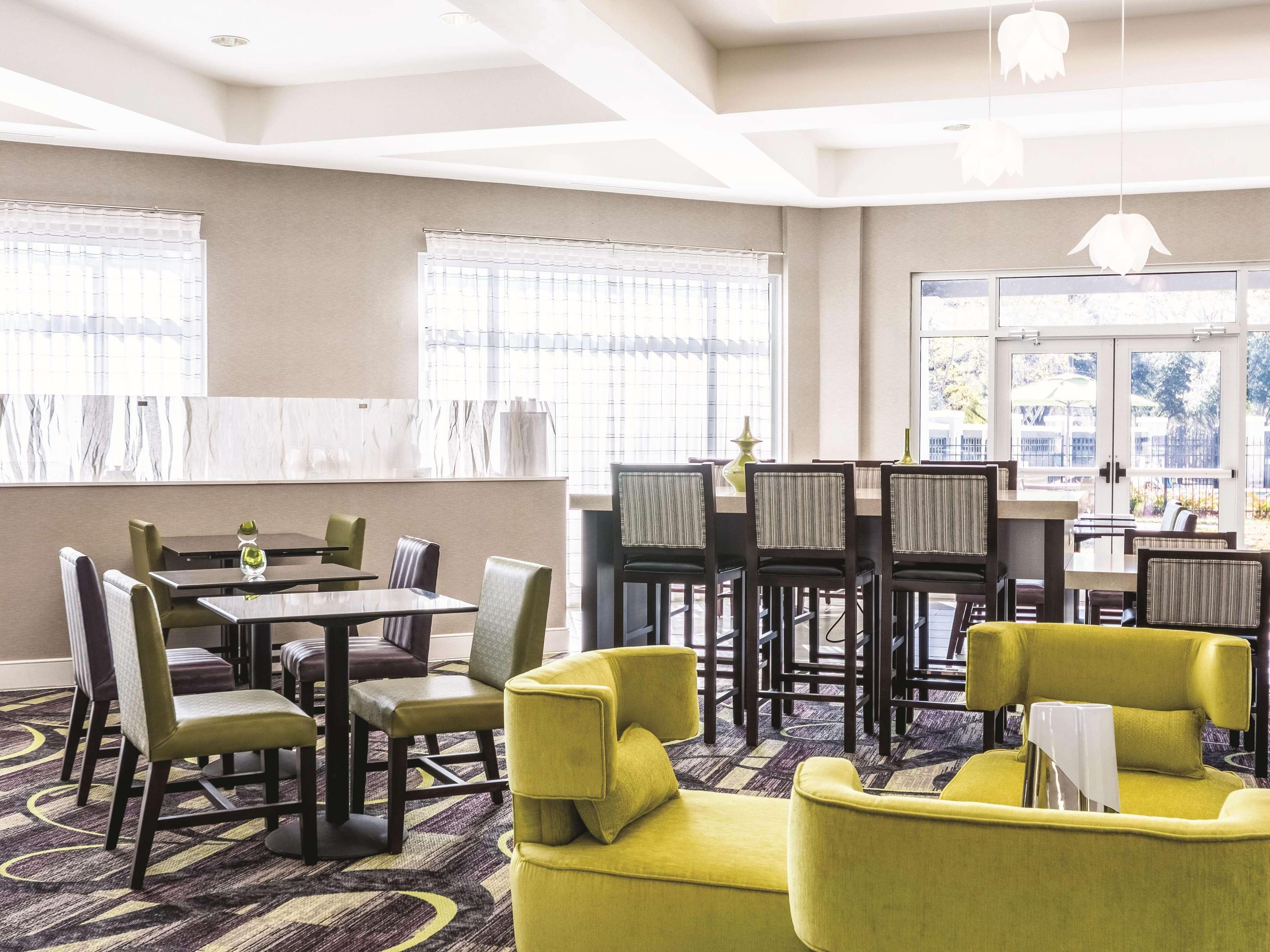 La Quinta By Wyndham Alexandria Airport Hotel Ngoại thất bức ảnh