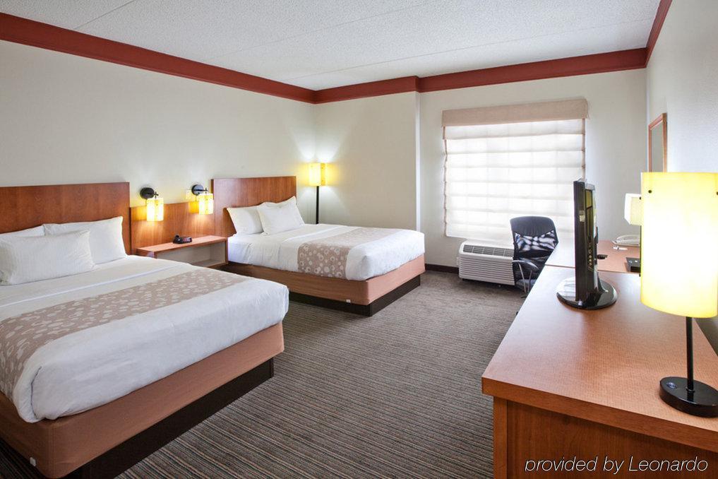 La Quinta By Wyndham Alexandria Airport Hotel Ngoại thất bức ảnh