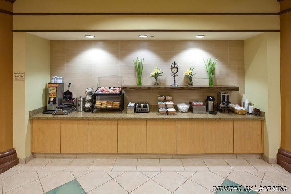 La Quinta By Wyndham Alexandria Airport Hotel Ngoại thất bức ảnh