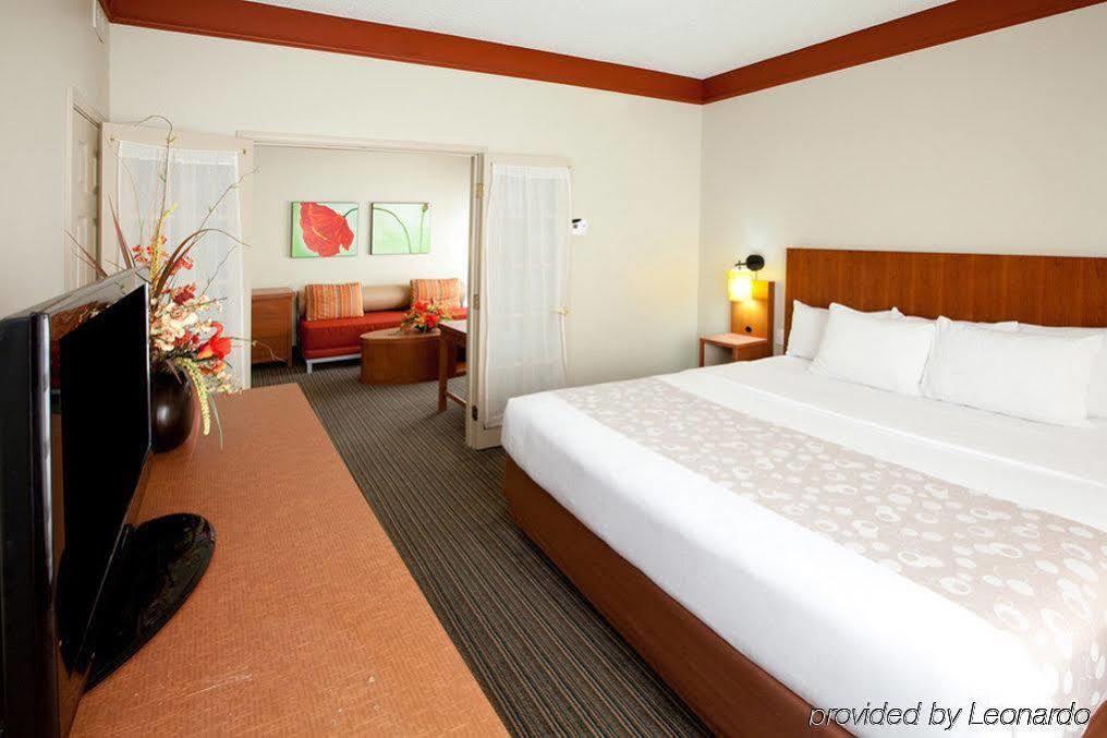 La Quinta By Wyndham Alexandria Airport Hotel Ngoại thất bức ảnh