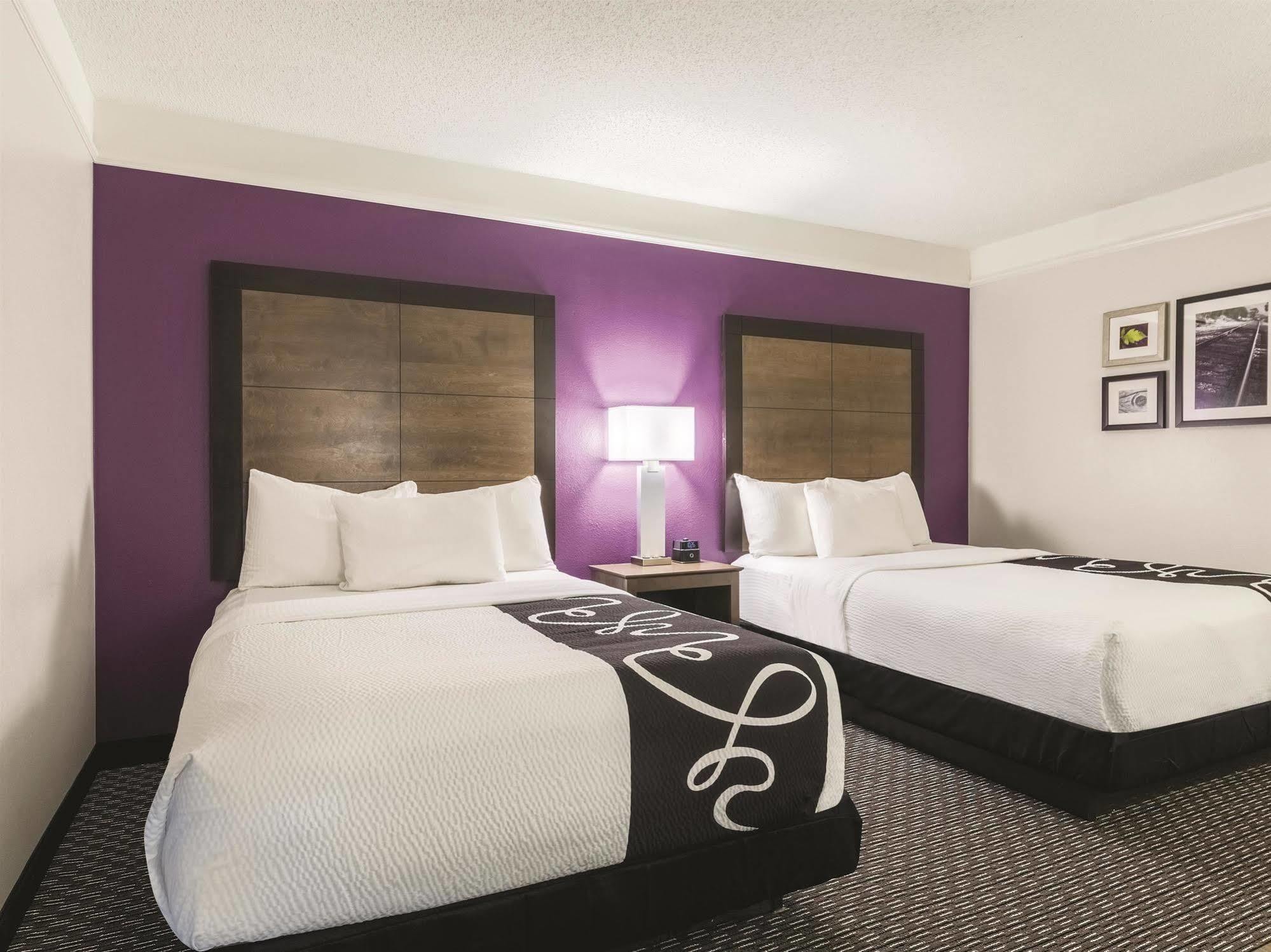 La Quinta By Wyndham Alexandria Airport Hotel Ngoại thất bức ảnh