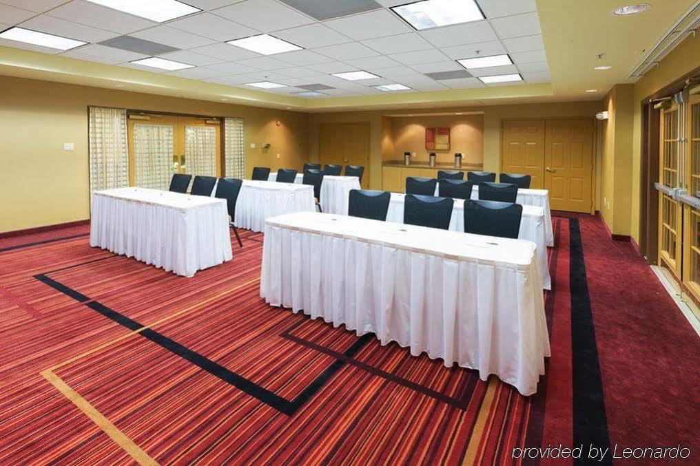 La Quinta By Wyndham Alexandria Airport Hotel Ngoại thất bức ảnh