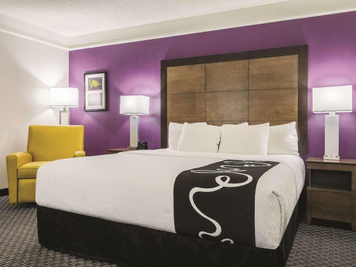La Quinta By Wyndham Alexandria Airport Hotel Ngoại thất bức ảnh